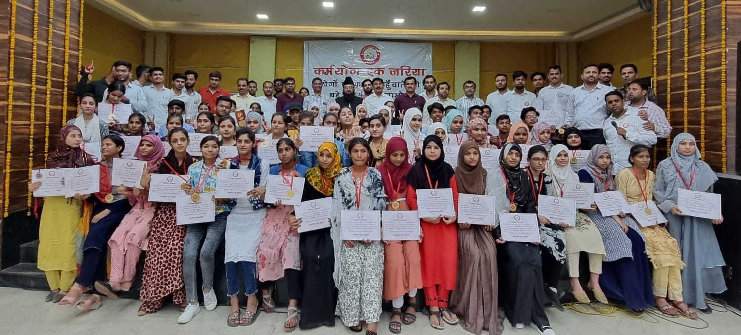 विद्यार्थियों की पढ़ाई में अगर किसी भी तरह की कोई रुकावट है तो संस्था कर्मयोग हमेशा सहयोग के लिये आपके साथ