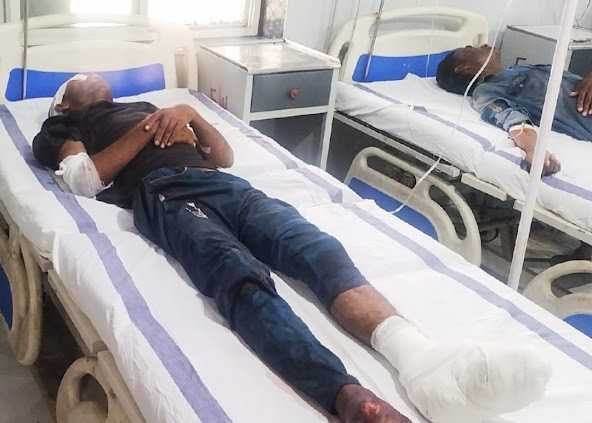 ट्रेन की चपेट में आने से युवक घायल,  अस्पताल में चल रहा इलाज, ट्रेन को रोककर घायल को स्टेशन पहुंचाया