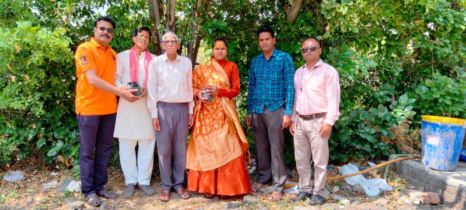 पौधारोपण कर 10 हजार पौधे लगाने का लिया संकल्प