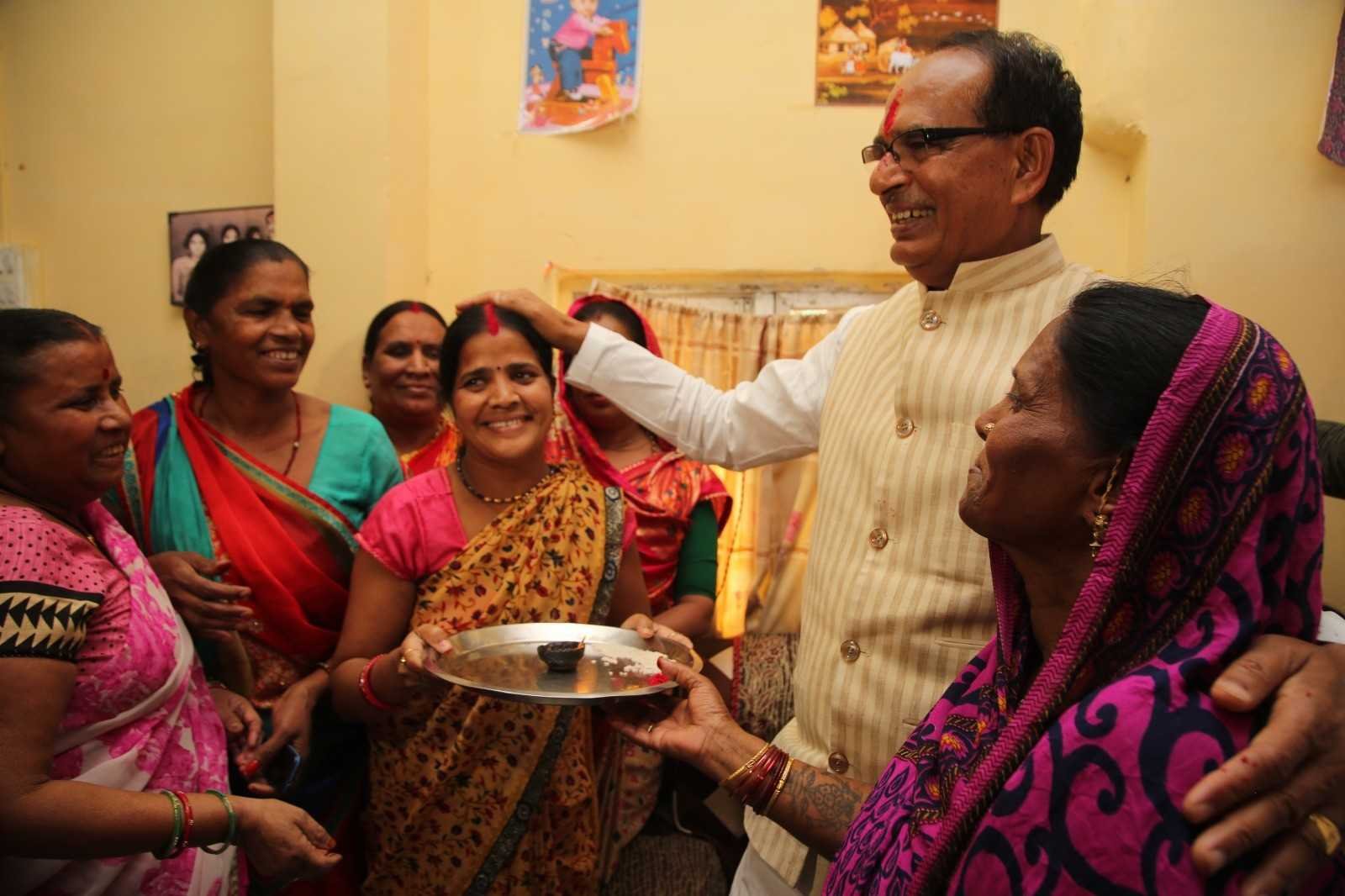 बहनों के जीवन में सामाजिक क्रांति का वाहक बनेगी “लाड़ली बहना योजना”