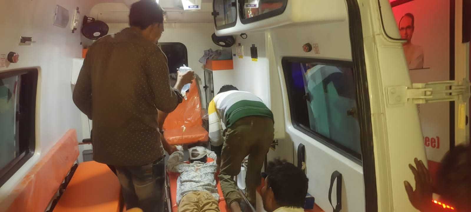 ग्राम कुरावत में अतिक्रमण हटाने के दौरान बच्चे के साथ हुआ हादसा