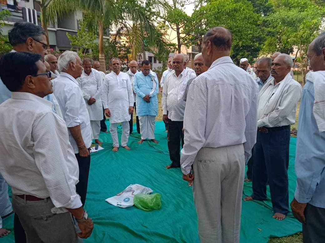 पेंशनरो ने बालासोर रेल दुर्घटना में मृतकों को दी श्रद्धांजलि