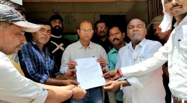 नपा ने महेश्वर रोड के पट्टेधारियो को नोटिस किए जारी,रहवासियों ने दिया ज्ञापन