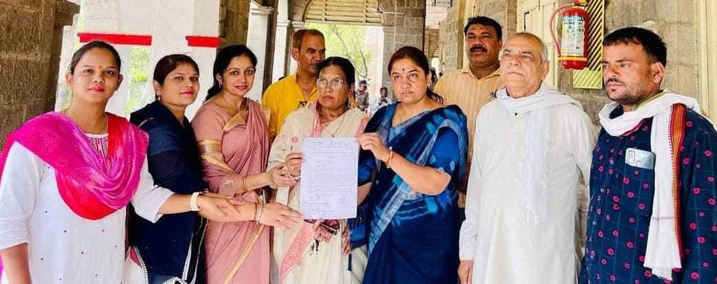 जिला कलेक्टर एवं मंडल रेल प्रबंधक को नागपुर ट्रेन चालू करवाने के लिए दिया ज्ञापन