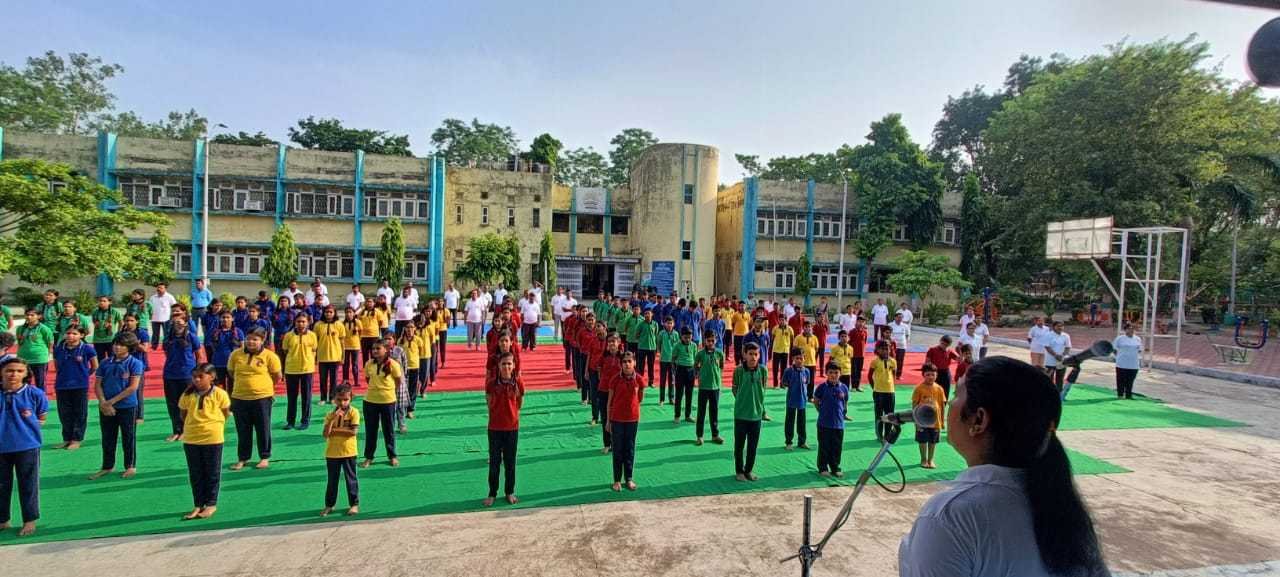 स्कूली विद्यार्थियों ने हर्षोल्लास से मनाया योग दिवस