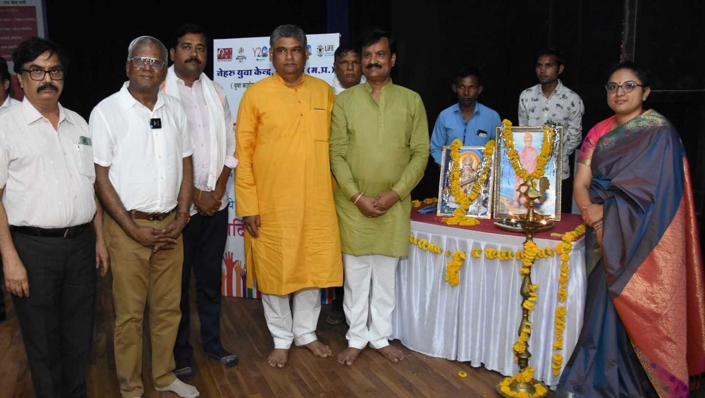नेहरू युवा केंद्र खंडवा द्वारा आयोजित किया गया जिला स्तरीय युवा उत्सव कार्यक्रम