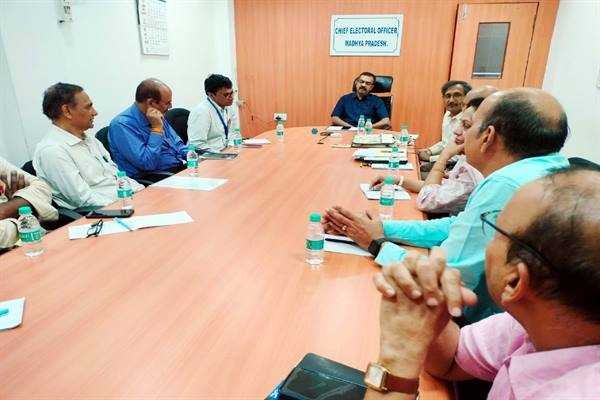 मुख्य निर्वाचन पदाधिकारी मध्यप्रदेश की नेशनल लेवल मास्टर ट्रेनर्स के साथ बैठक