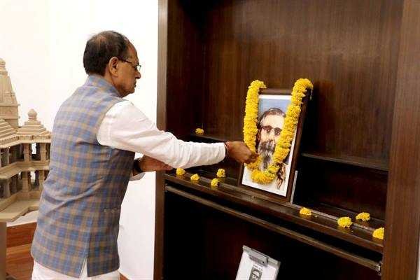 मुख्यमंत्री श्री चौहान ने गुरु गोलवलकर जी की पुण्य-तिथि पर किया नमन