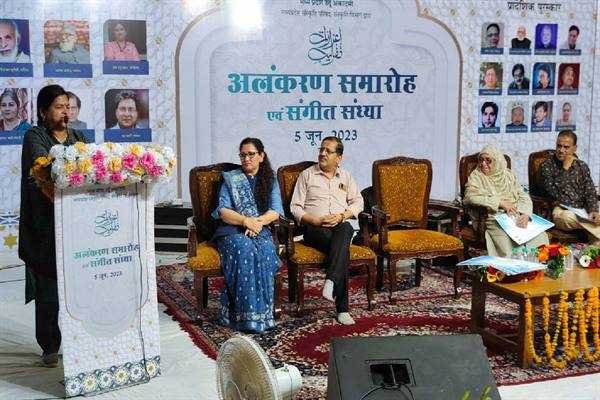 साहित्यकारों की राष्ट्र निर्माण में महत्वपूर्ण भूमिका-मंत्री सुश्री ठाकुर