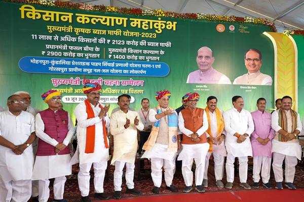 किसान अन्नदाता ही नहीं, भारत का भाग्य विधाता भी है – रक्षा मंत्री श्री सिंह