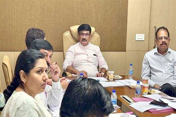 मानसून पूर्व सड़कों के संधारण एवं उन्नयन कार्यों की मंत्री  सिसोदिया ने की समीक्षा
