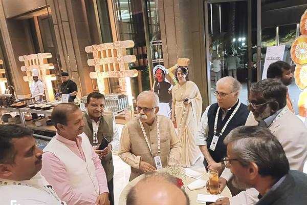 वैज्ञानिक मानव कल्याण पर केंद्रित अविष्कार करे