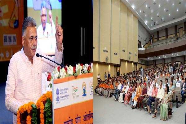 मानव जीवन के समग्र विकास का उपक्रम है योग