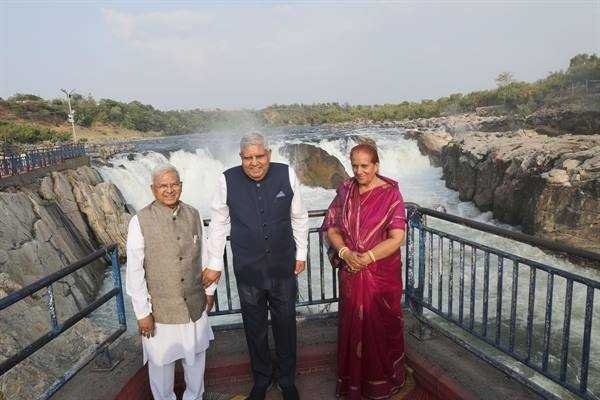 उप राष्ट्रपति ने निहारा भेड़ाघाट का मनोहारी सौंदर्य