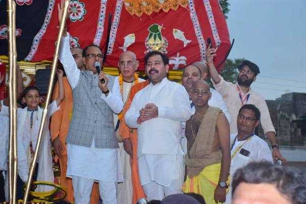 मुख्यमंत्री श्री चौहान ने ग्वालियर में खींचा भगवान  जगन्नाथ जी का रथ
