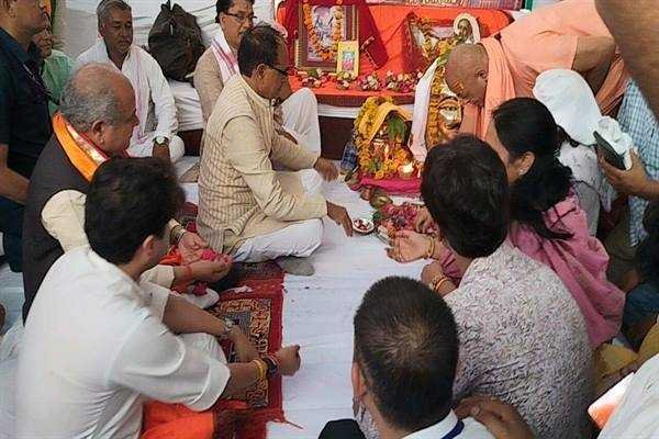 शिव की आराधना कर मुख्यमंत्री श्री चौहान ने किया श्री रुद्र महायज्ञ का भूमि-पूजन
