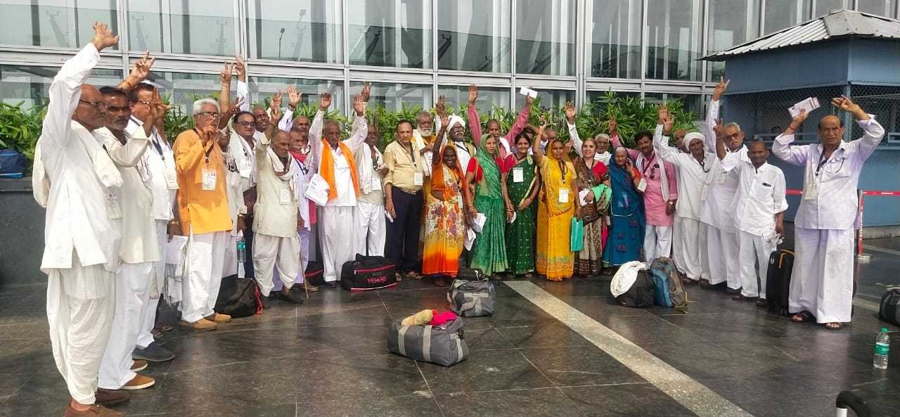 गंगासागर के दर्शन कर सभी तीर्थयात्रियों ने मुख्यमंत्री  को धन्यवाद देते हुए कहां यात्रा सफल रही