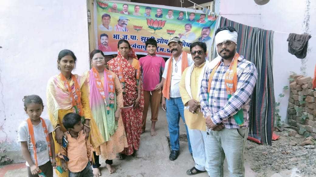 झुग्गी झोपड़ी प्रकोष्ठ व्दारा किया नर्मदापुरम नगर में किया बस्ती टोली गठन