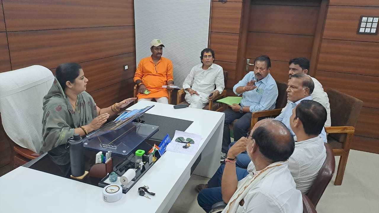 गुरु पूर्णिमा पर व्यवस्थाओं को लेकर महापौर ने एमआईसी सदस्य के साथ की बैठक