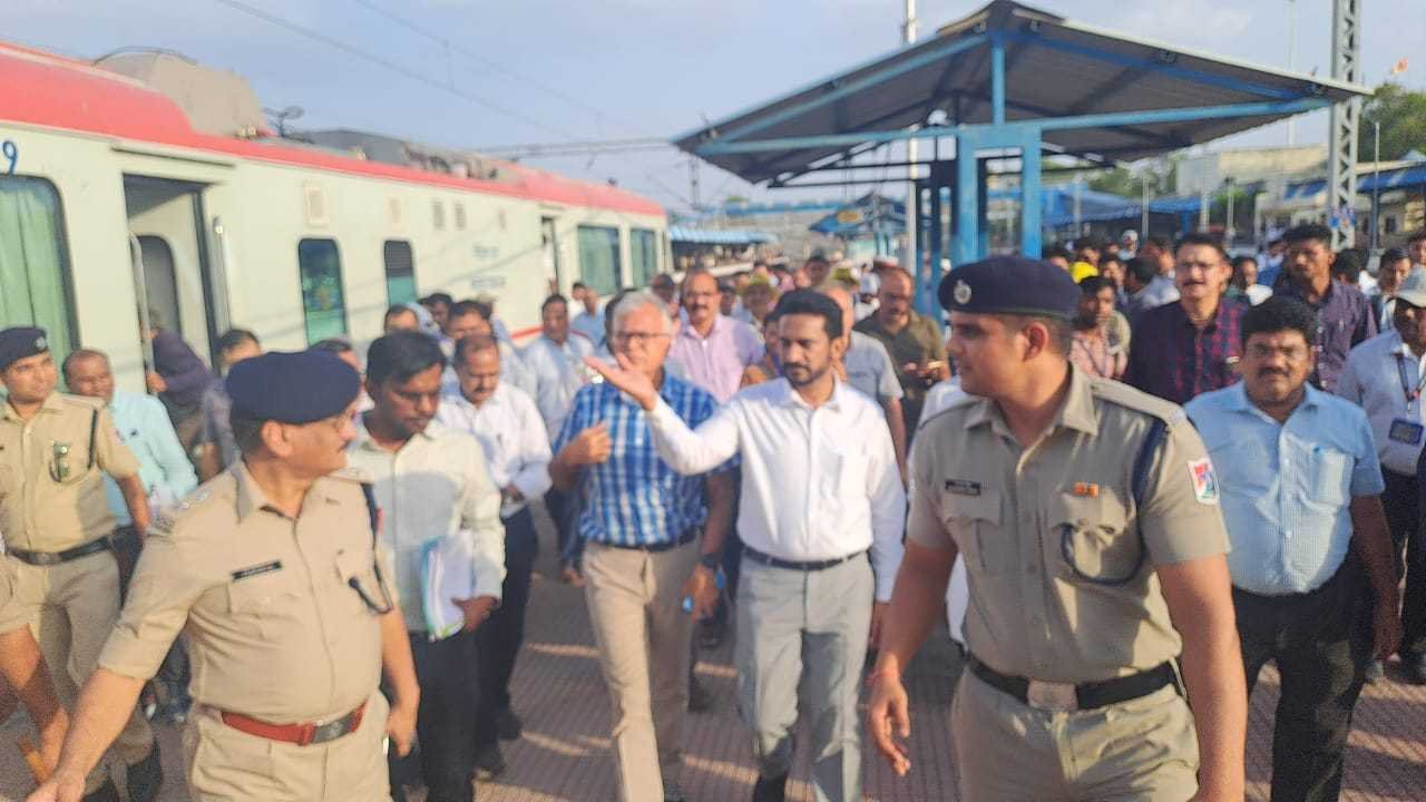 विगत दिनों बड़ी रेल दुर्घटना के पश्चात रेल महाप्रबंधक खंडवा पहुंचे