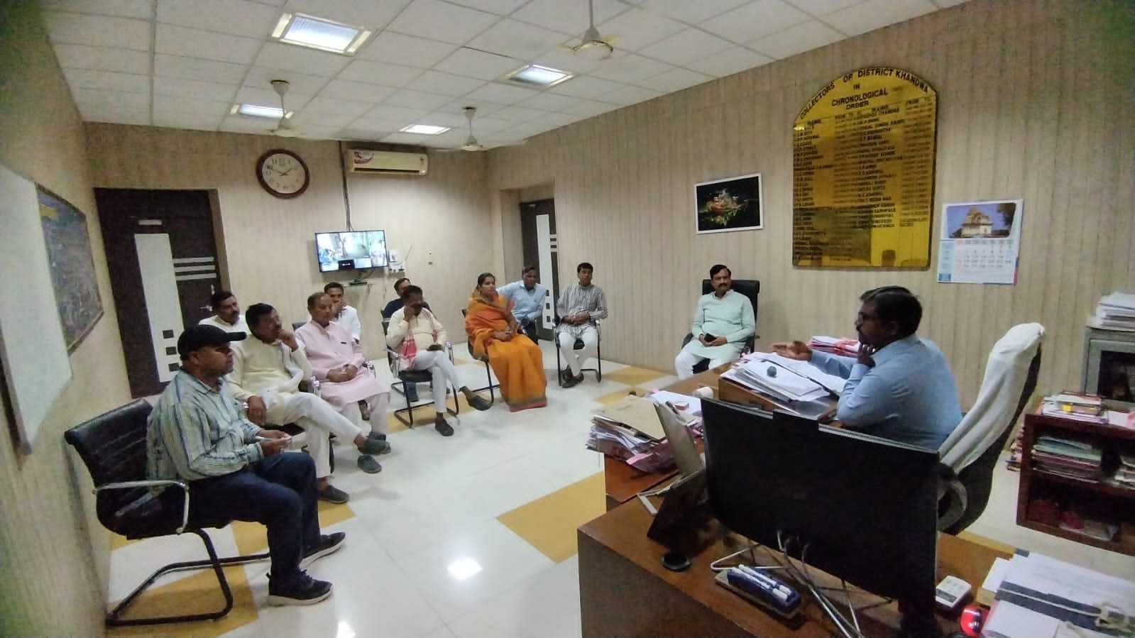 विकास एवं निर्माण कार्यों व तेजी से बढ़ रहे अतिक्रमण को लेकर  प्रतिनिधिमंडल ने कलेक्टर से की चर्चा