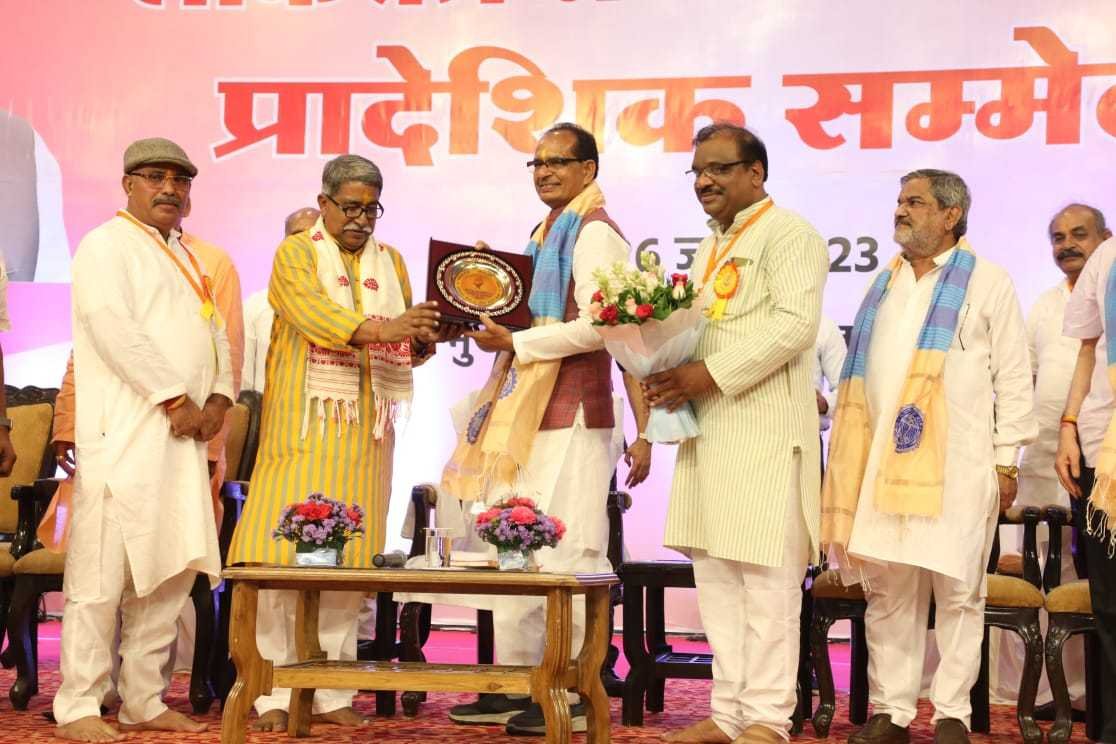 लोकतंत्र सेनानियों को मुख्यमंत्री श्री चौहान ने जो सम्मान दिया इस सम्मान के लिए प्रदेश संयोजक नरेंद्र अग्रवाल ने मुख्यमंत्री का आभार मान कर स्वागत किया