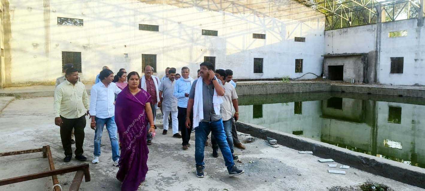 शहर में  12  साल से बन रहा स्विमिंग पूल अब तक अधूरा