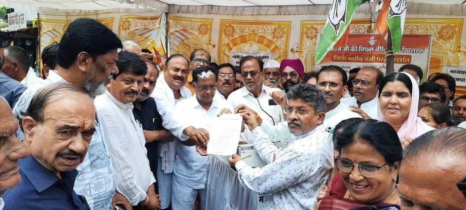 प्रदेश सरकार के खिलाफ कांग्रेस ने खोला मोर्चा
