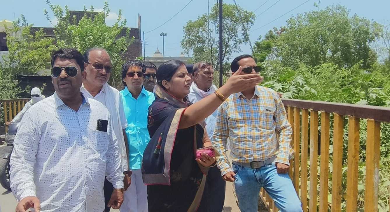गुरु पूर्णिमा पर्व की व्यवस्थाओं का महापौर ने लिया जायजा