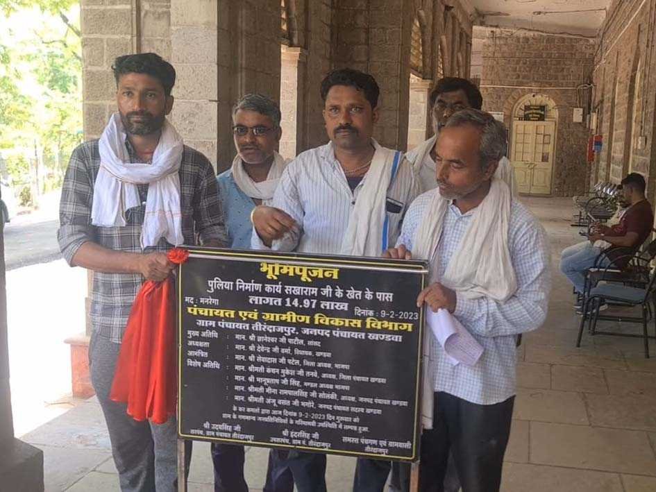 छह माह पूर्व हुआ भूमिपूजन, आज तक नहीं बनी पुलिया