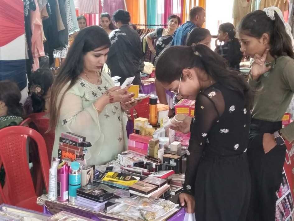कोरोना में आर्थिक तंगी बिगड़ी तो महिलाओं ने स्वरोजगार से पाया नया मुकाम