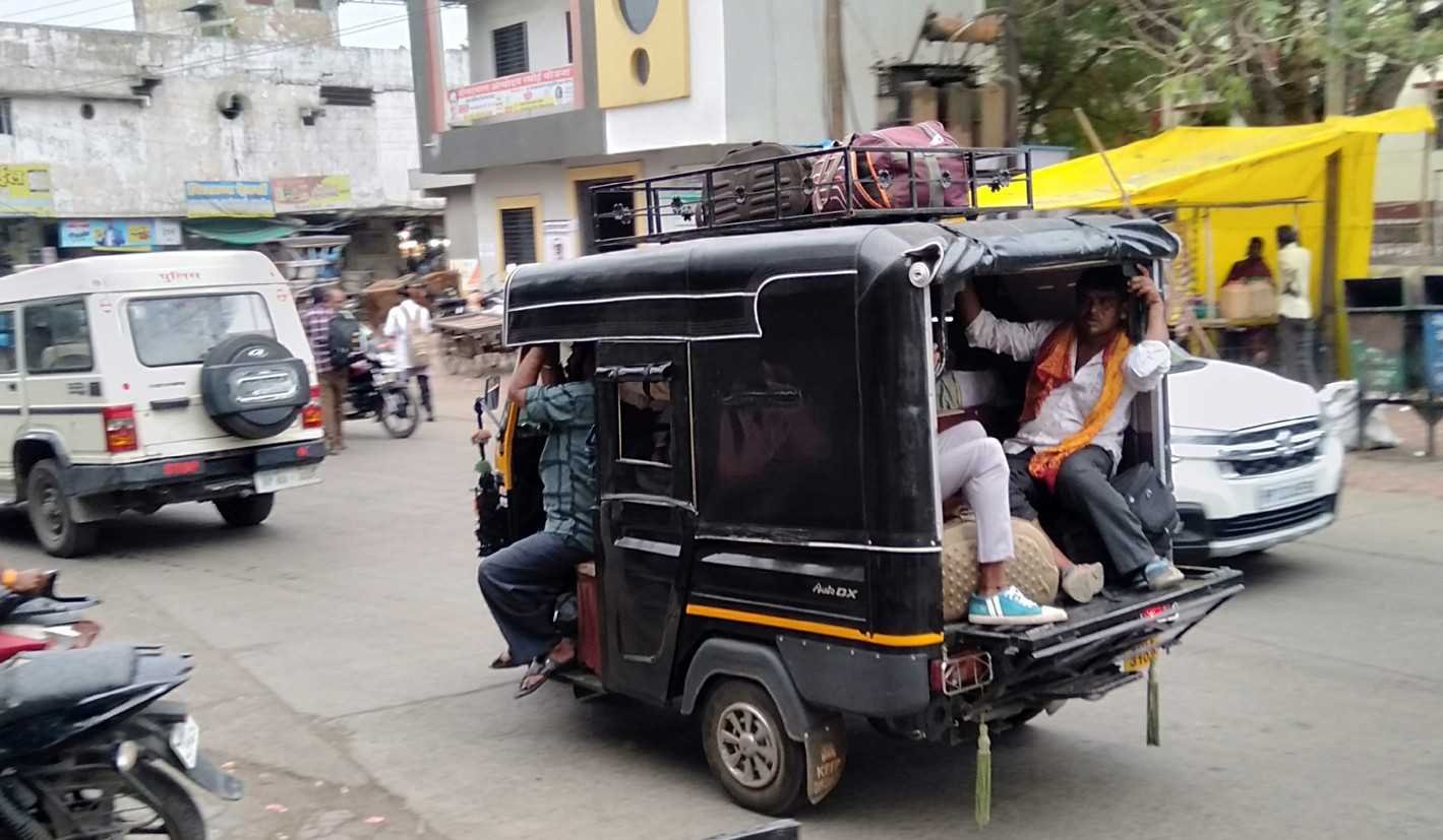 शहर में धड़ल्ले से दौड़ रहे ओवर लोड आटो