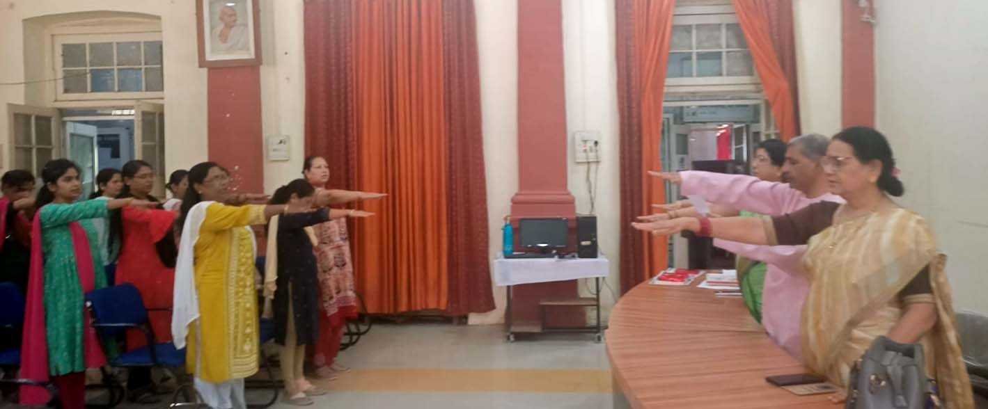 प्रकृति के घटको पर दया का भाव रखें, पर्यावरण संरक्षण के लिए पौधे लगाएं