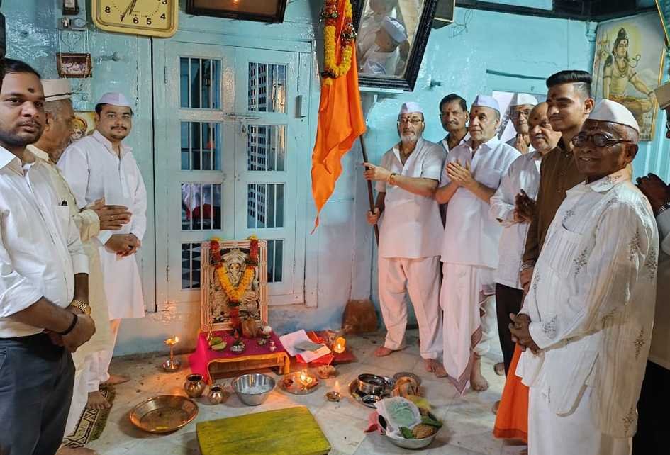 भगवान को पत्रिका देकर उत्सव के लिए किया आमंत्रित