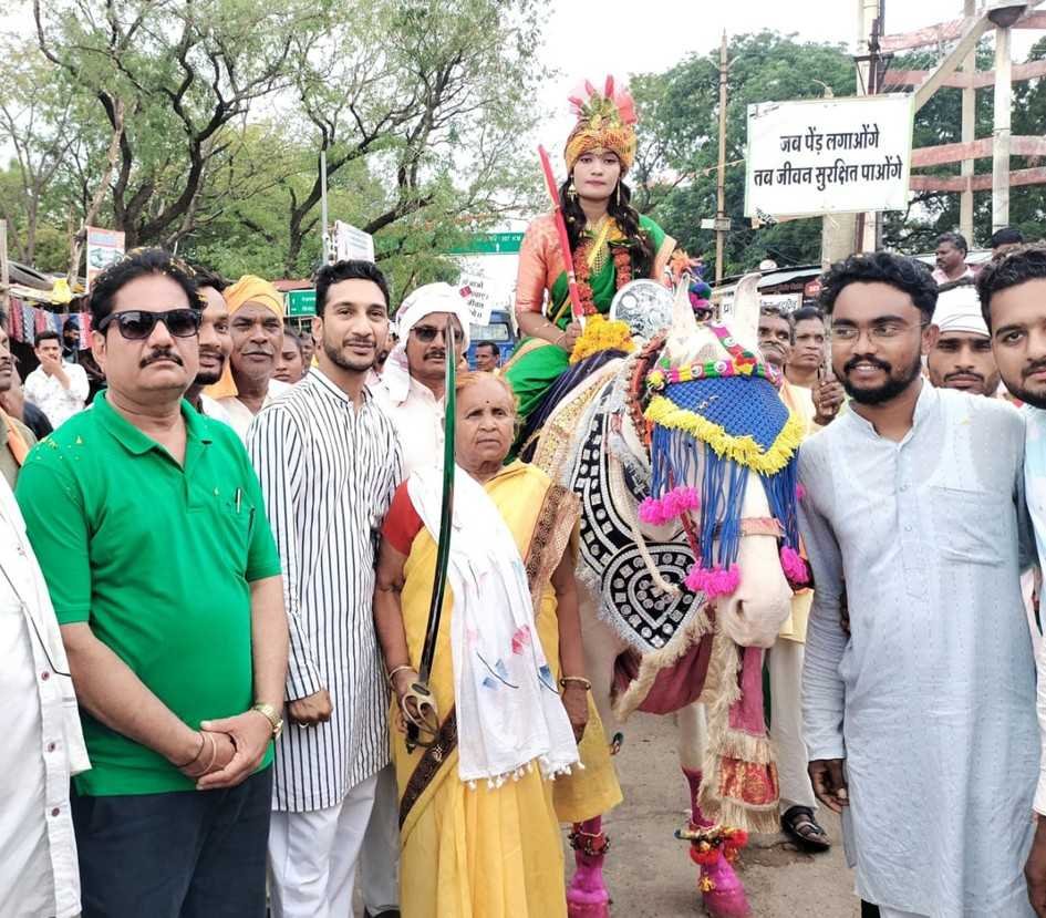 रानी दुर्गावती शौर्य दिवस पर खालवा में रैली निकाली