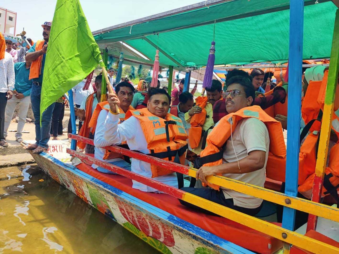 नाविकों की मांग ओंकारेश्वर में नाव संचालन प्रारंभ