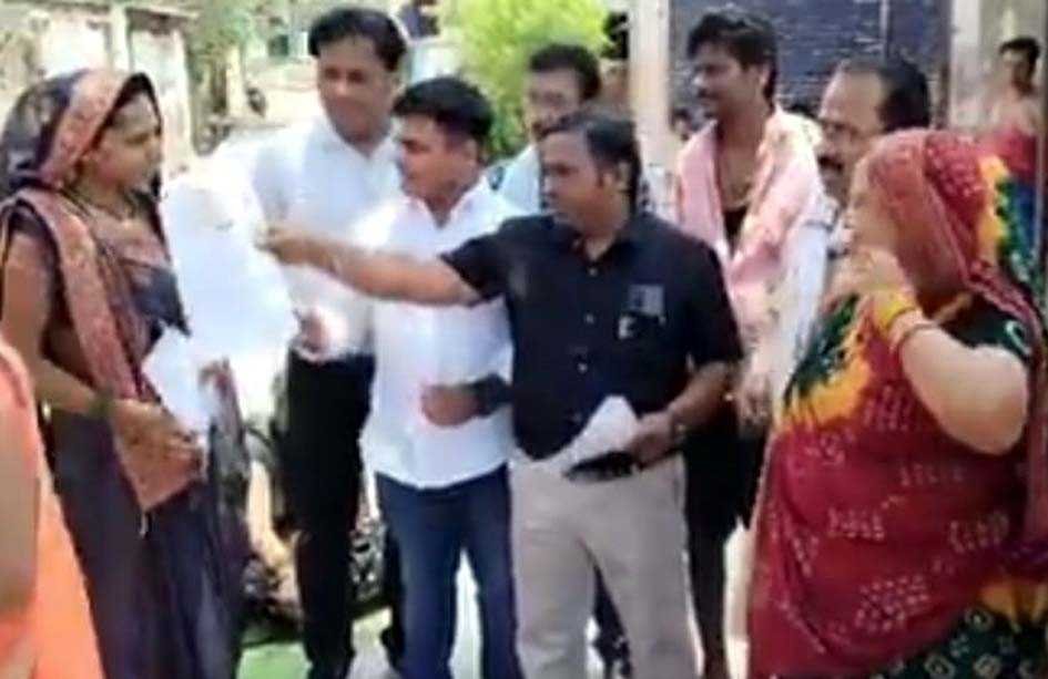 मूंदी में 111 महिलाओं को वितरित किए स्वीकृति पत्र