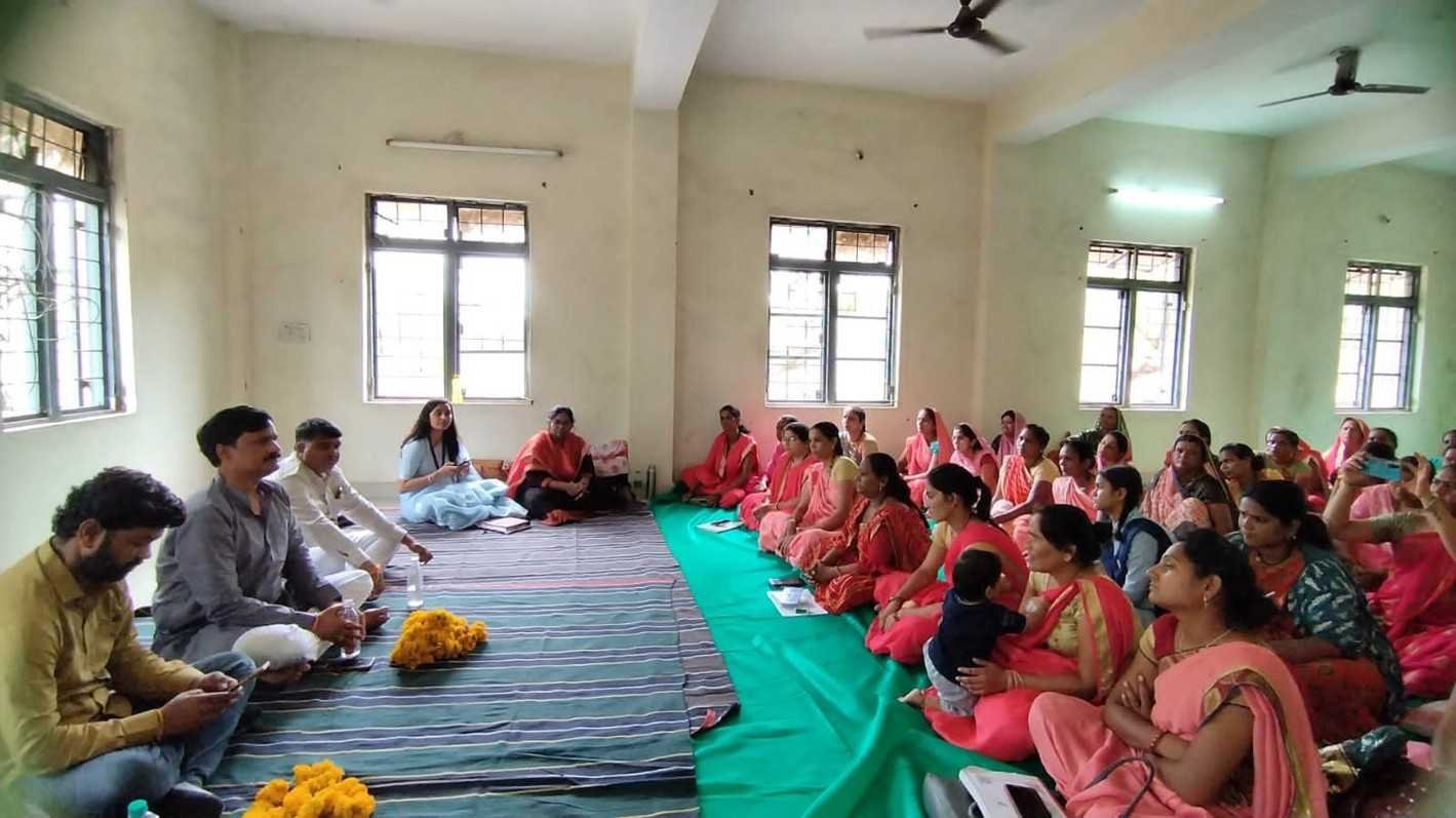 स्व सहायता महिला समूह की बहनों के बीच पहुंचे विधायक वर्मा