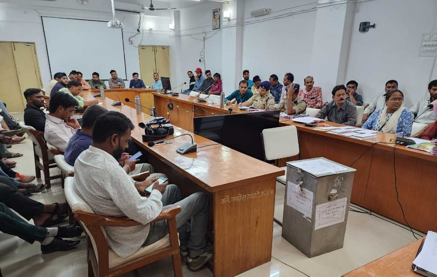 राजसात की कार्रवाई….  12 वाहन साढ़े 7 लाख से ज्यादा में नीलाम