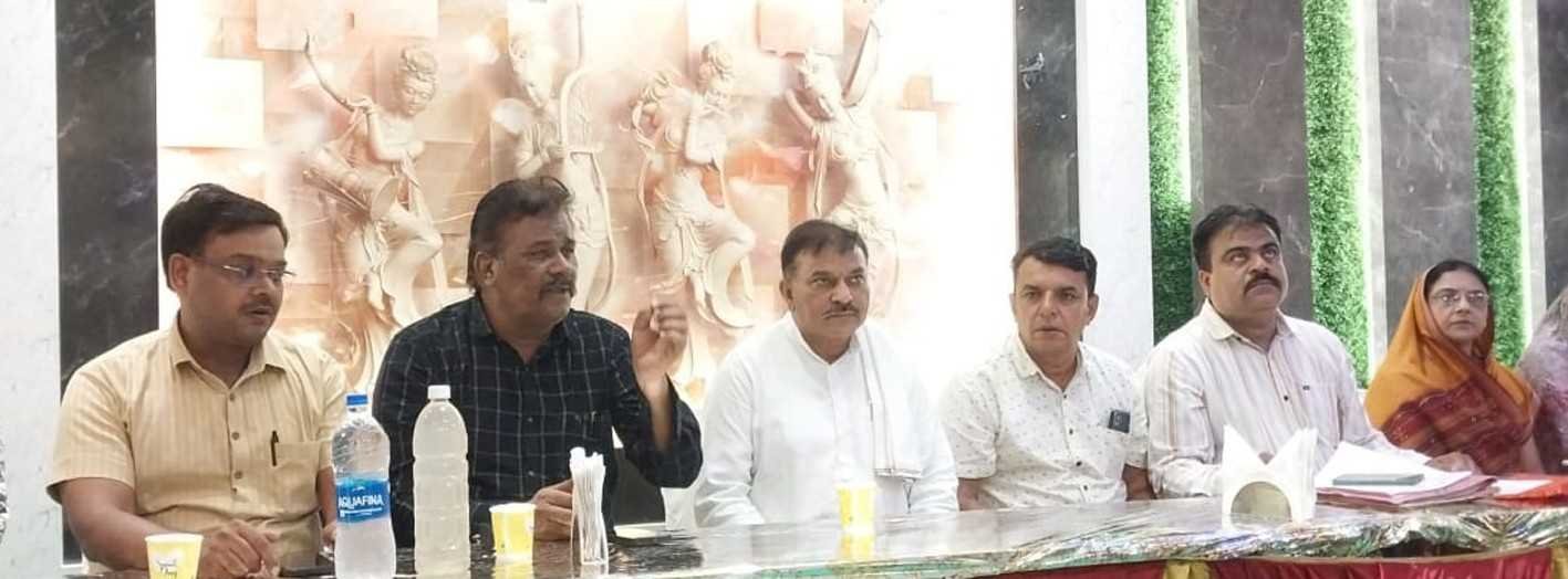 नपाध्यक्ष की चेतावनी बना मुद्दा, आमने-सामने दोनों दल