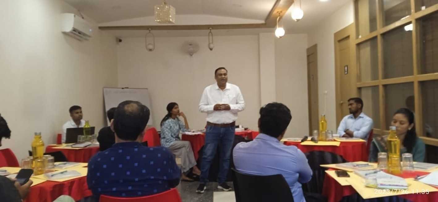 जीवन की चुनौतियां विषय पर हुई चर्चा