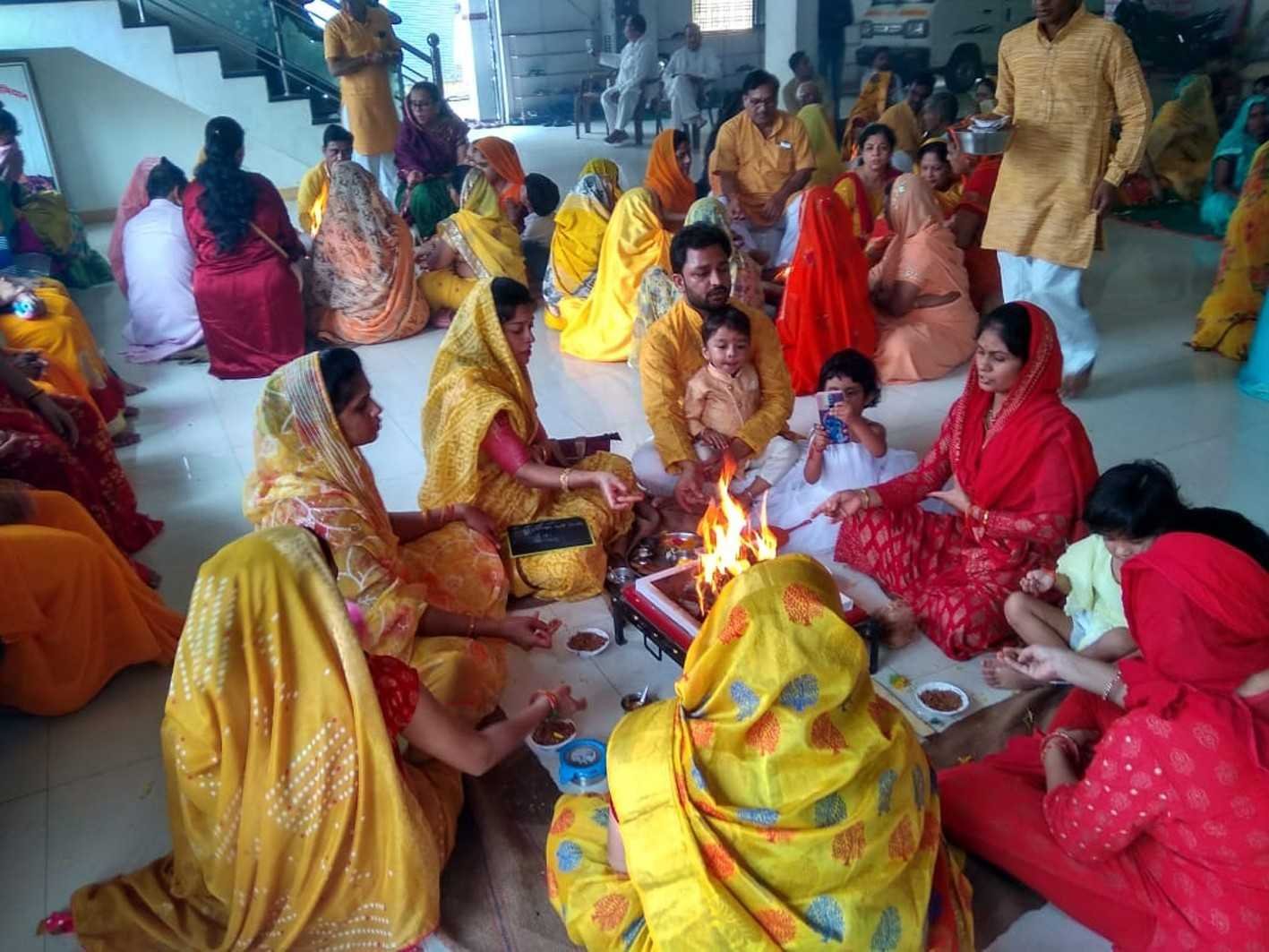 पंचकुंडीय गायत्री महायज्ञ, ४० लोगों ने ली गुरुदीक्षा