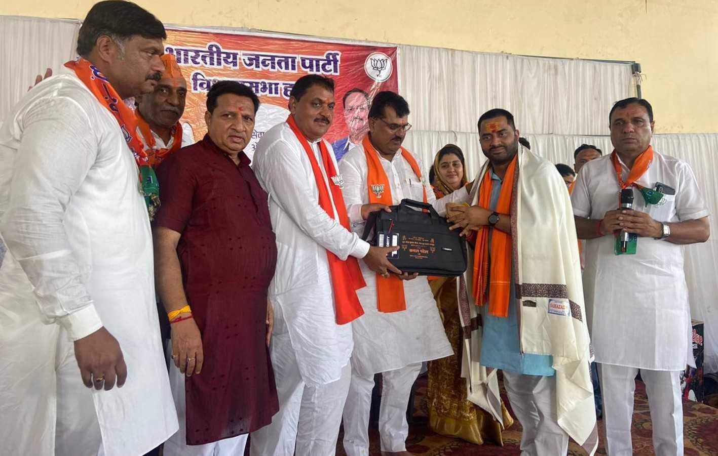 बूथ विजय के संकल्प को लेकर मैदान पर उतरें कार्यकर्ता – कमल पटेल