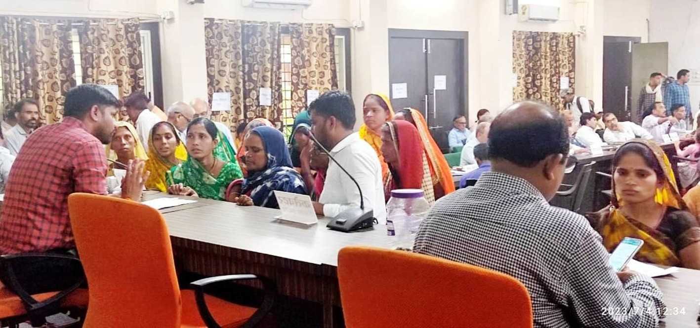 जनसुनवाई में अधिकारियों ने सुनी नागरिकों की समस्याएं