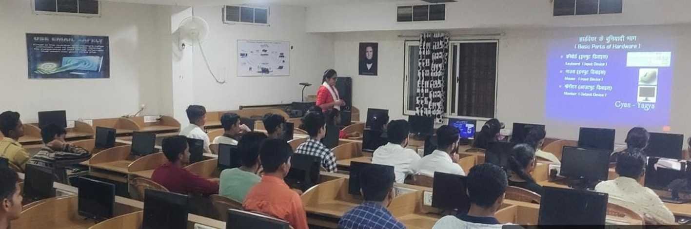 सीखो कमाओ योजना का लाइव प्रसारण  