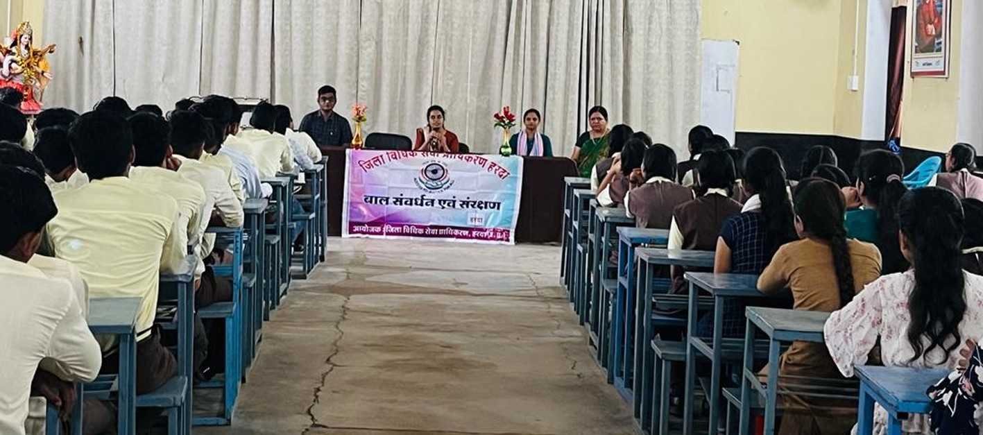 उत्कृष्ट विद्यालय में विधिक साक्षरता शिविर संपन्न