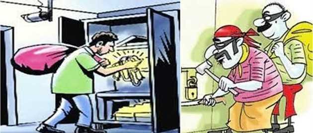 थाने के ठीक सामने दो बंगलों में घुसे चोर