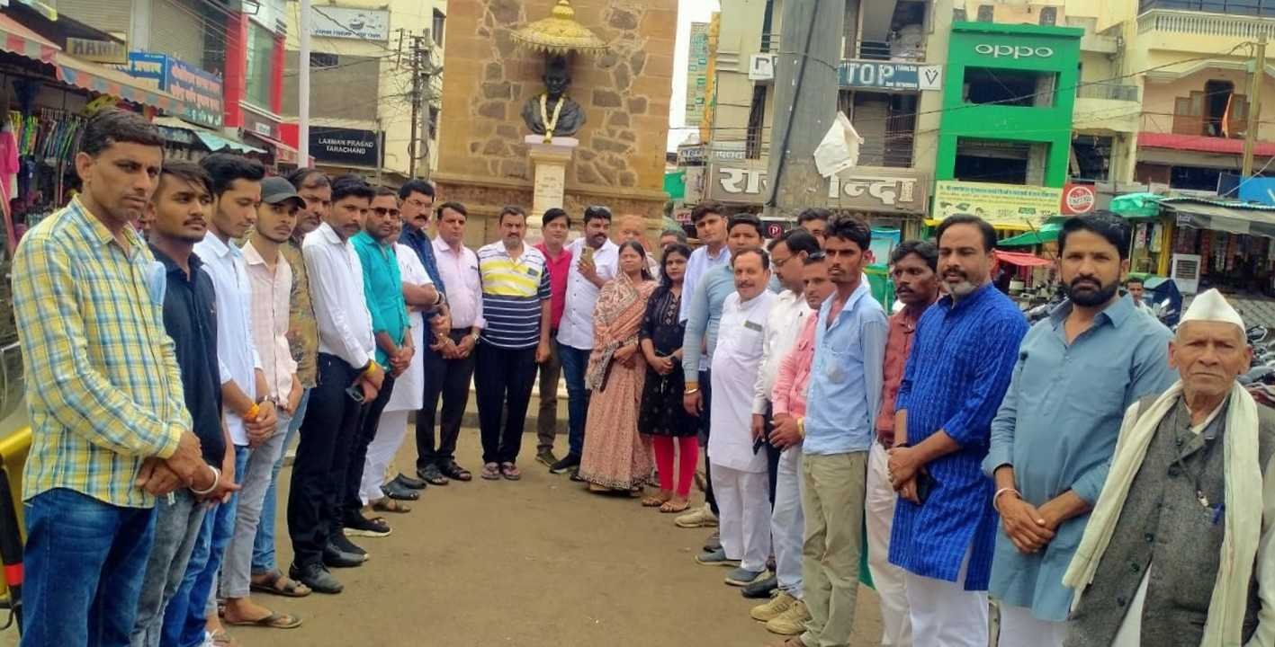 कांग्रेसजनों ने किया मौन प्रदर्शन