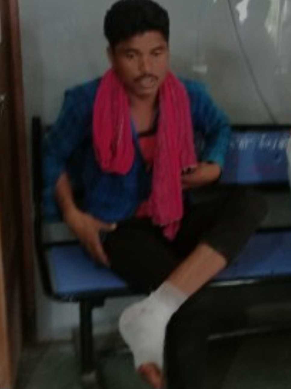 युवक ने पेड़ से लटककर तेंदुए से बचाई जान  