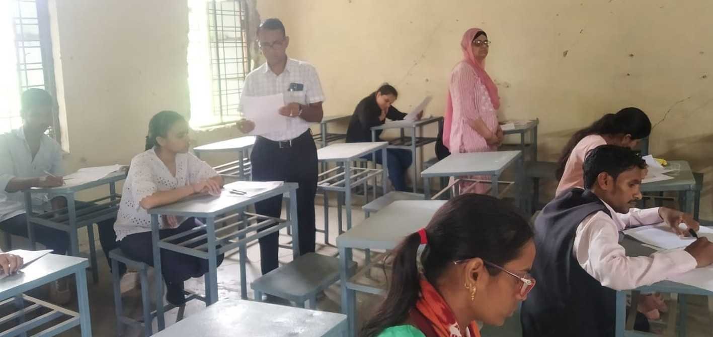आधे से अधिक युवा नहीं पहुंचे यूपीएससी कोचिंग की चयन परीक्षा में